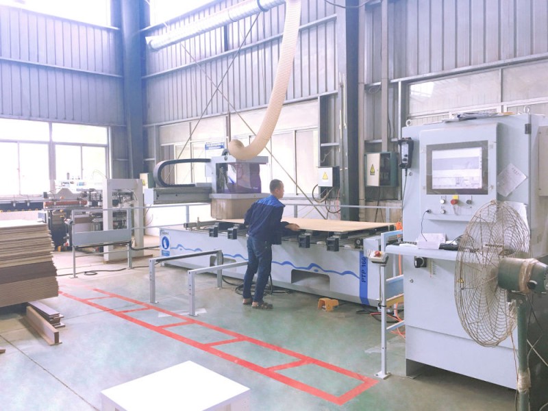 Centre d'usinage CNC en bois